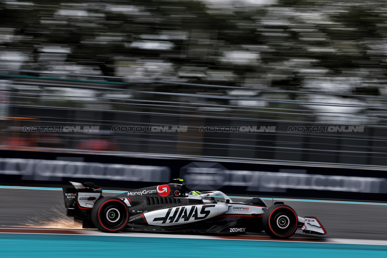 GP MIAMI, Oliver Bearman (GBR) Haas VF-25.

03.05.2025. Formula 1 World Championship, Rd 6, Miami Grand Prix, Miami, Florida, USA, Sprint e Qualifiche Day.

- www.xpbimages.com, EMail: requests@xpbimages.com © Copyright: Charniaux / XPB Images