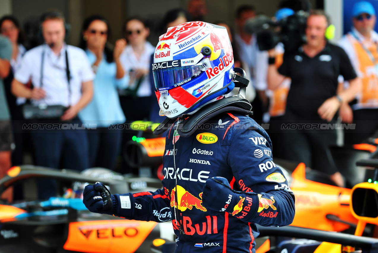 GP MIAMI, Max Verstappen (NLD) Red Bull Racing celebrates his pole position in qualifying parc ferme.

03.05.2025. Formula 1 World Championship, Rd 6, Miami Grand Prix, Miami, Florida, USA, Sprint e Qualifiche Day.

- www.xpbimages.com, EMail: requests@xpbimages.com © Copyright: Batchelor / XPB Images