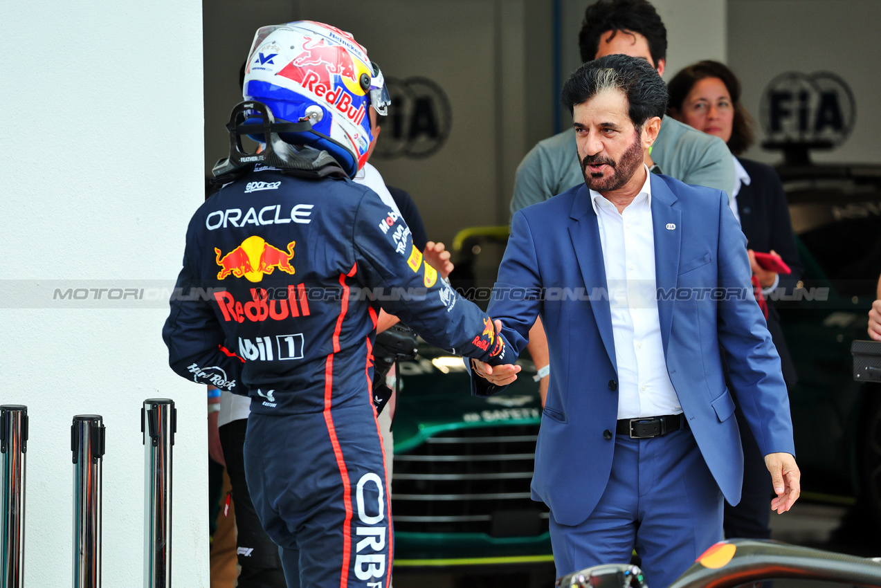 GP MIAMI, (L to R): Pole sitter Max Verstappen (NLD) Red Bull Racing in qualifying parc ferme with Mohammed Bin Sulayem (UAE) FIA President.

03.05.2025. Formula 1 World Championship, Rd 6, Miami Grand Prix, Miami, Florida, USA, Sprint e Qualifiche Day.

- www.xpbimages.com, EMail: requests@xpbimages.com © Copyright: Batchelor / XPB Images