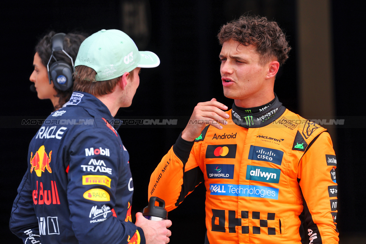GP MIAMI, (L to R): Pole sitter Max Verstappen (NLD) Red Bull Racing with second placed Lando Norris (GBR) McLaren in qualifying parc ferme.

03.05.2025. Formula 1 World Championship, Rd 6, Miami Grand Prix, Miami, Florida, USA, Sprint e Qualifiche Day.

- www.xpbimages.com, EMail: requests@xpbimages.com © Copyright: Batchelor / XPB Images
