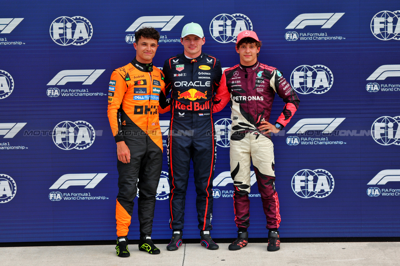 GP MIAMI, Qualifiche top three in parc ferme (L to R): Lando Norris (GBR) McLaren, second; Max Verstappen (NLD) Red Bull Racing, pole position; Andrea Kimi Antonelli (ITA) Mercedes AMG F1, third.

03.05.2025. Formula 1 World Championship, Rd 6, Miami Grand Prix, Miami, Florida, USA, Sprint e Qualifiche Day.

- www.xpbimages.com, EMail: requests@xpbimages.com © Copyright: Batchelor / XPB Images