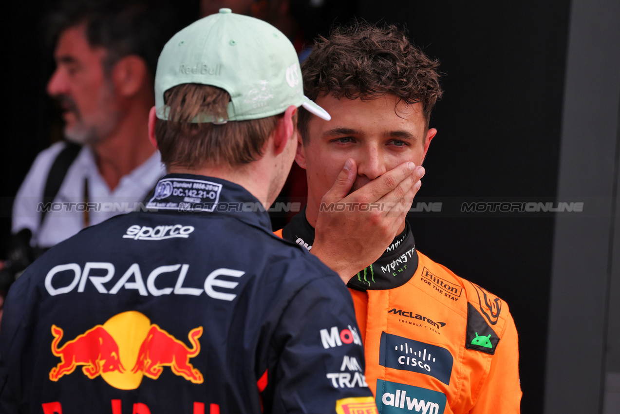 GP MIAMI, Lando Norris (GBR) McLaren with Max Verstappen (NLD) Red Bull Racing in qualifying parc ferme.

03.05.2025. Formula 1 World Championship, Rd 6, Miami Grand Prix, Miami, Florida, USA, Sprint e Qualifiche Day.

- www.xpbimages.com, EMail: requests@xpbimages.com © Copyright: Moy / XPB Images