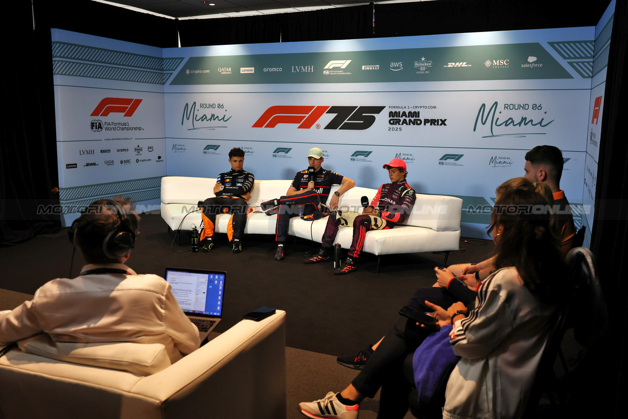 GP MIAMI, (L to R): Lando Norris (GBR) McLaren; Max Verstappen (NLD) Red Bull Racing; e Andrea Kimi Antonelli (ITA) Mercedes AMG F1, in the post qualifying FIA Press Conference.

03.05.2025. Formula 1 World Championship, Rd 6, Miami Grand Prix, Miami, Florida, USA, Sprint e Qualifiche Day.

- www.xpbimages.com, EMail: requests@xpbimages.com © Copyright: Moy / XPB Images