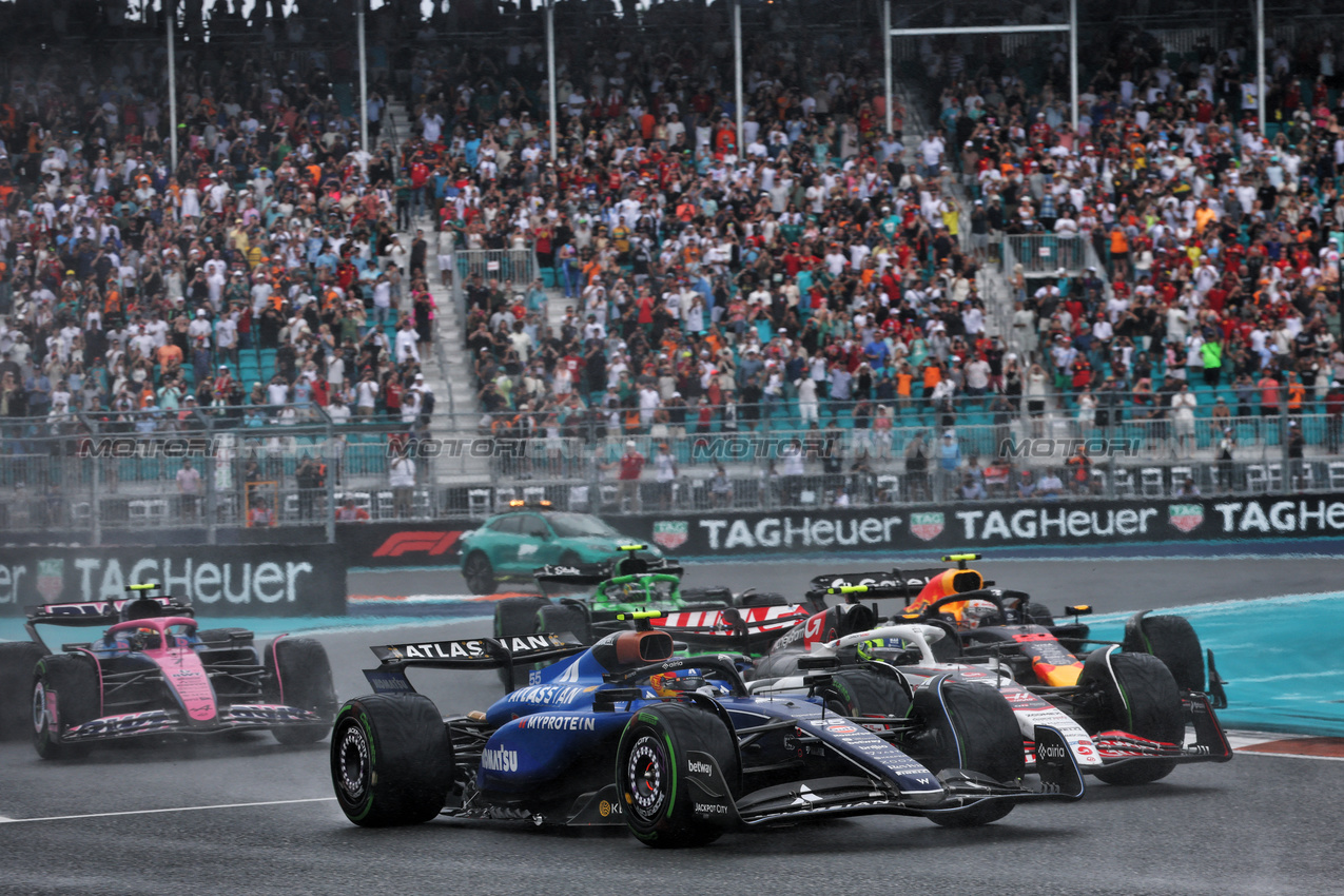GP MIAMI, Carlos Sainz (ESP) Atlassian Williams Racing FW46 at the partenza of Sprint.

03.05.2025. Formula 1 World Championship, Rd 6, Miami Grand Prix, Miami, Florida, USA, Sprint e Qualifiche Day.

- www.xpbimages.com, EMail: requests@xpbimages.com © Copyright: Batchelor / XPB Images