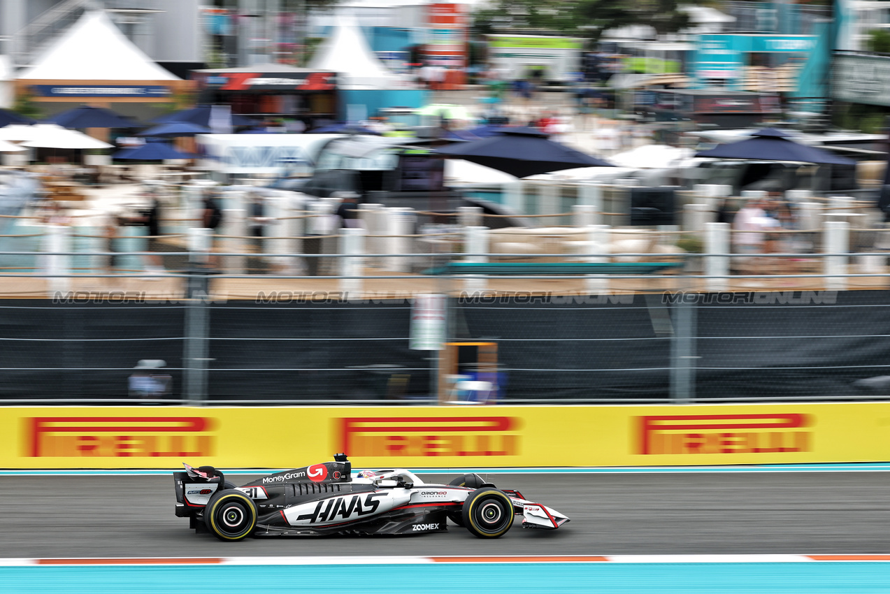 GP MIAMI, Esteban Ocon (FRA) Haas VF-25.

02.05.2025. Formula 1 World Championship, Rd 6, Miami Grand Prix, Miami, Florida, USA, Sprint Qualifiche Day.

- www.xpbimages.com, EMail: requests@xpbimages.com © Copyright: Bearne / XPB Images