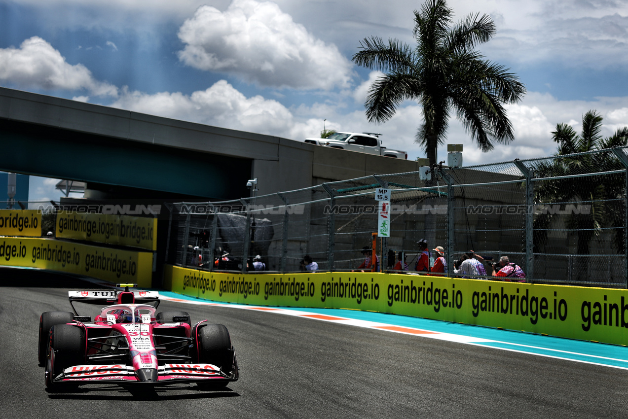 GP MIAMI, Liam Lawson (NZL) Racing Bulls VCARB 02.

02.05.2025. Formula 1 World Championship, Rd 6, Miami Grand Prix, Miami, Florida, USA, Sprint Qualifiche Day.

- www.xpbimages.com, EMail: requests@xpbimages.com © Copyright: Charniaux / XPB Images
