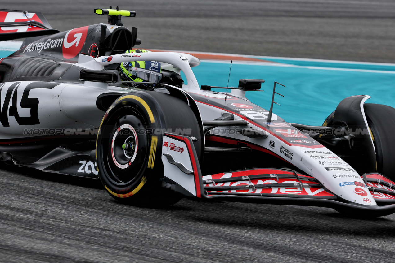 GP MIAMI, Oliver Bearman (GBR) Haas VF-25.

02.05.2025. Formula 1 World Championship, Rd 6, Miami Grand Prix, Miami, Florida, USA, Sprint Qualifiche Day.

- www.xpbimages.com, EMail: requests@xpbimages.com © Copyright: Charniaux / XPB Images