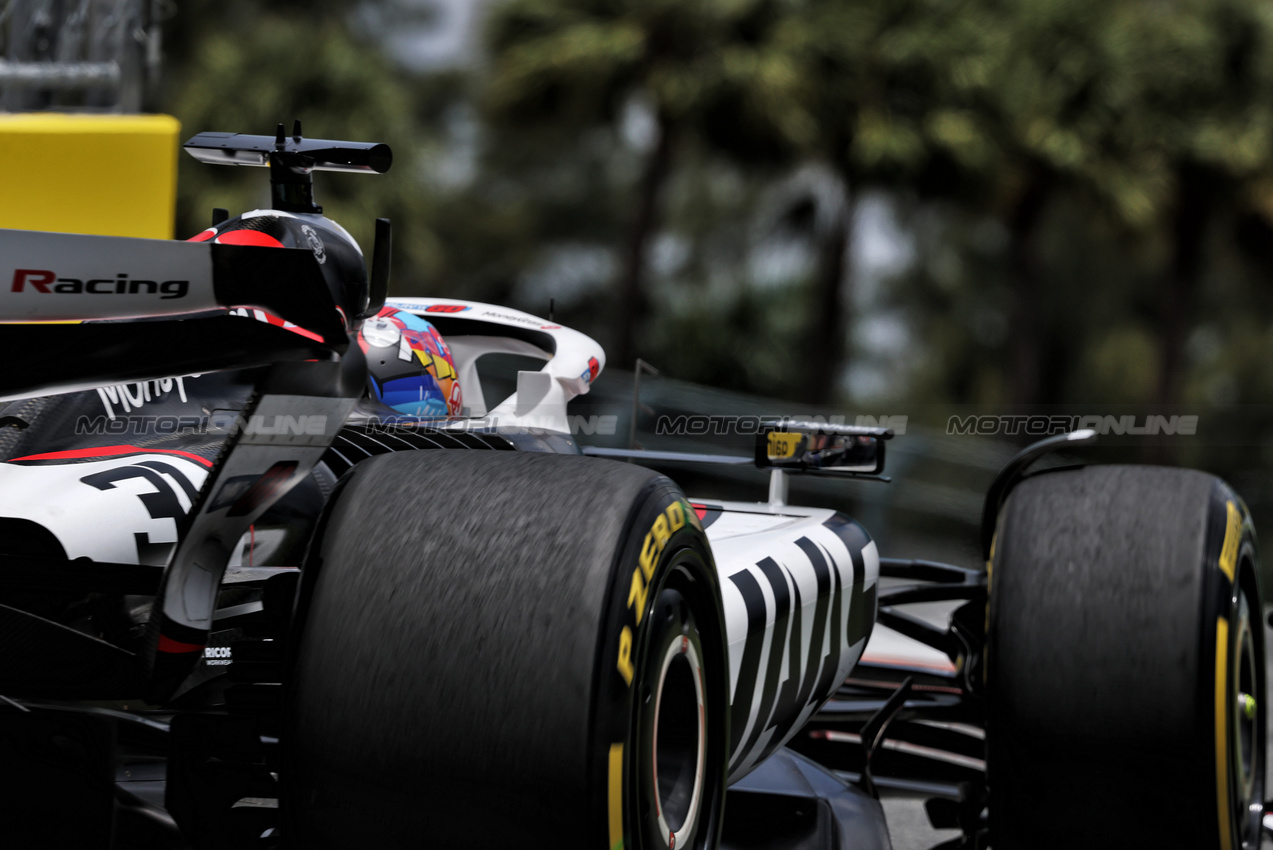 GP MIAMI, Esteban Ocon (FRA) Haas VF-25.

02.05.2025. Formula 1 World Championship, Rd 6, Miami Grand Prix, Miami, Florida, USA, Sprint Qualifiche Day.

- www.xpbimages.com, EMail: requests@xpbimages.com © Copyright: Charniaux / XPB Images