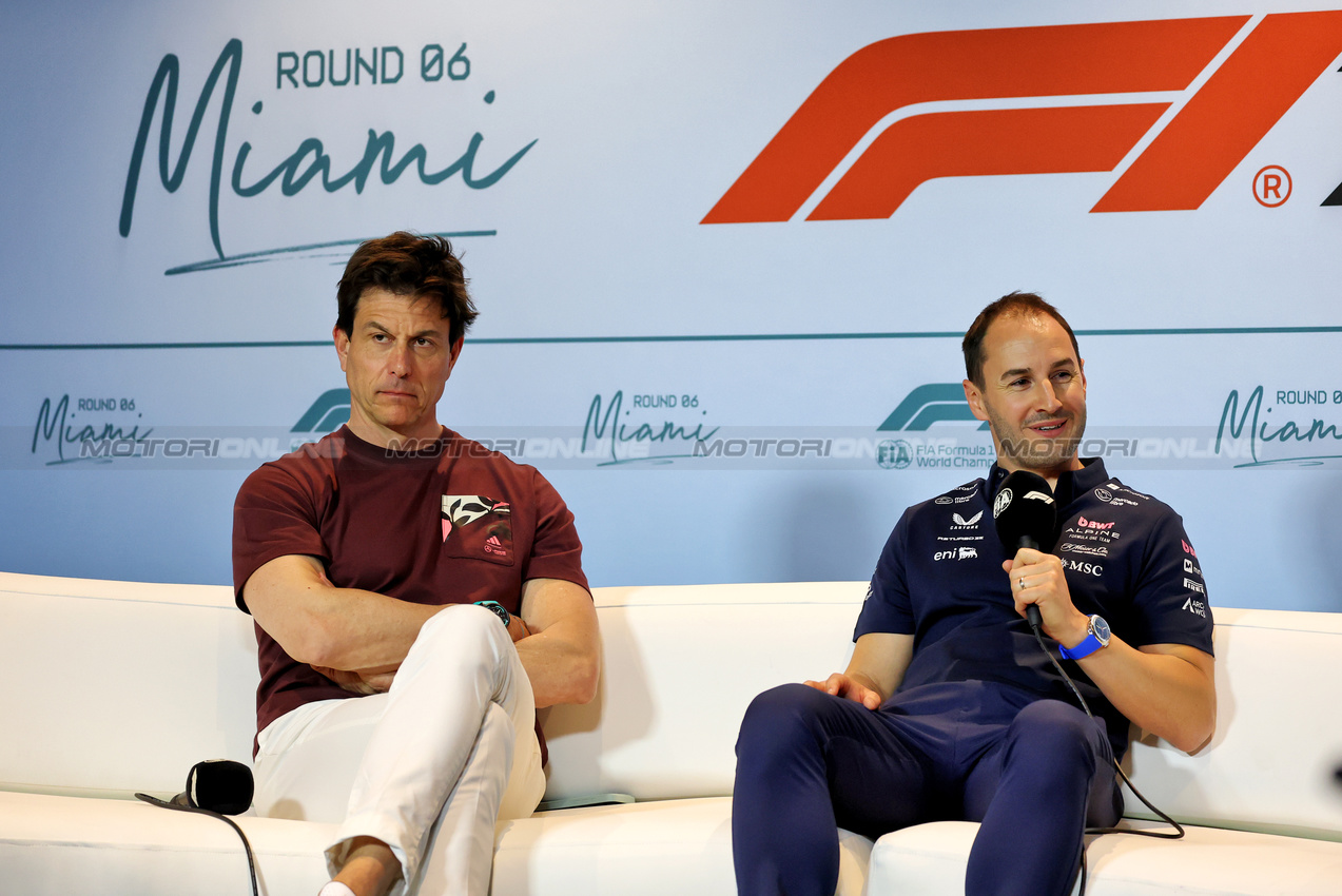 GP MIAMI, (L to R): Toto Wolff (GER) Mercedes AMG F1 Shareholder e Executive Director e Oliver Oakes (GBR) Alpine F1 Team Team Principal in the FIA Press Conference.

02.05.2025. Formula 1 World Championship, Rd 6, Miami Grand Prix, Miami, Florida, USA, Sprint Qualifiche Day.

- www.xpbimages.com, EMail: requests@xpbimages.com © Copyright: Charniaux / XPB Images