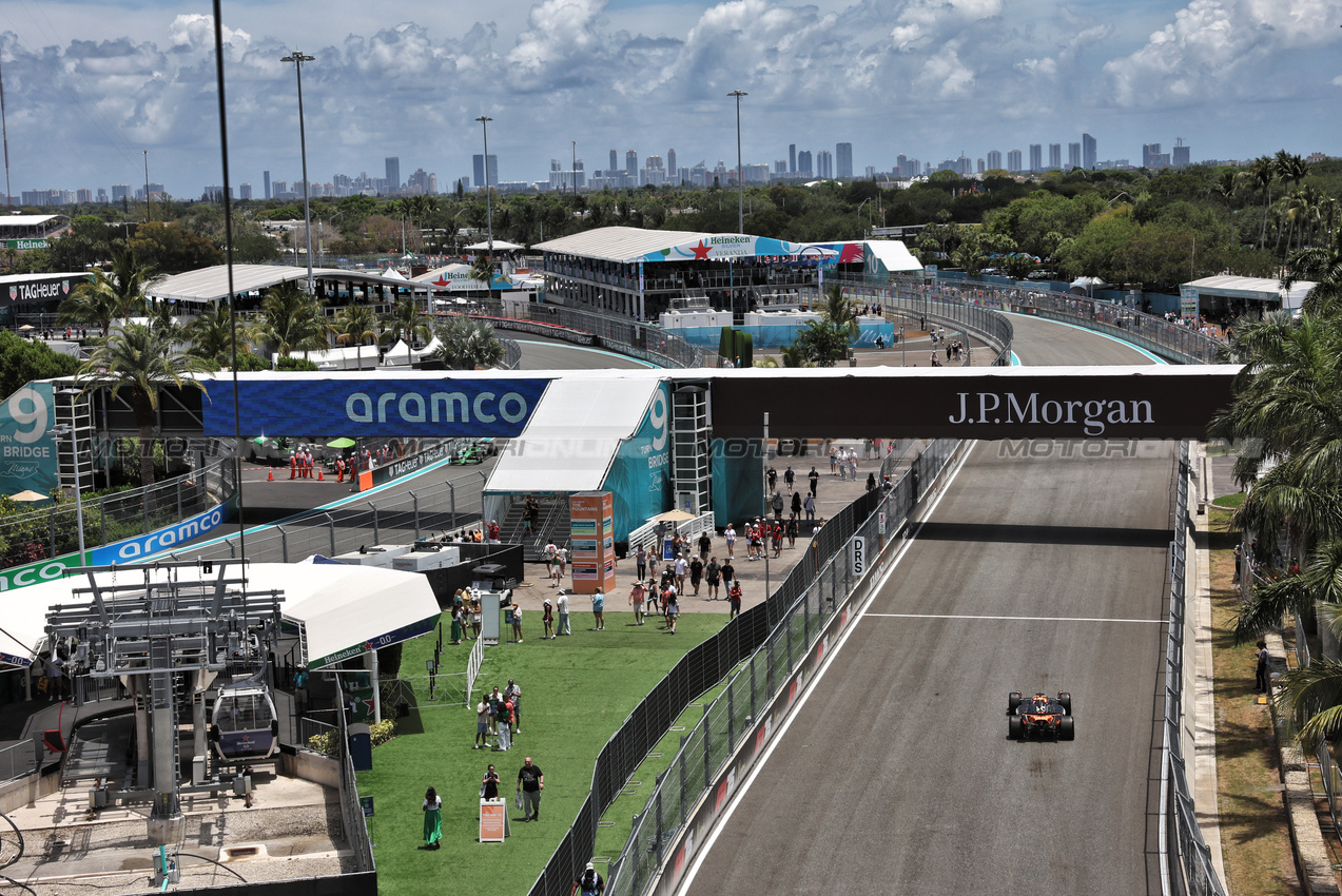 GP MIAMI, Oscar Piastri (AUS) McLaren MCL39.

02.05.2025. Formula 1 World Championship, Rd 6, Miami Grand Prix, Miami, Florida, USA, Sprint Qualifiche Day.

- www.xpbimages.com, EMail: requests@xpbimages.com © Copyright: Moy / XPB Images