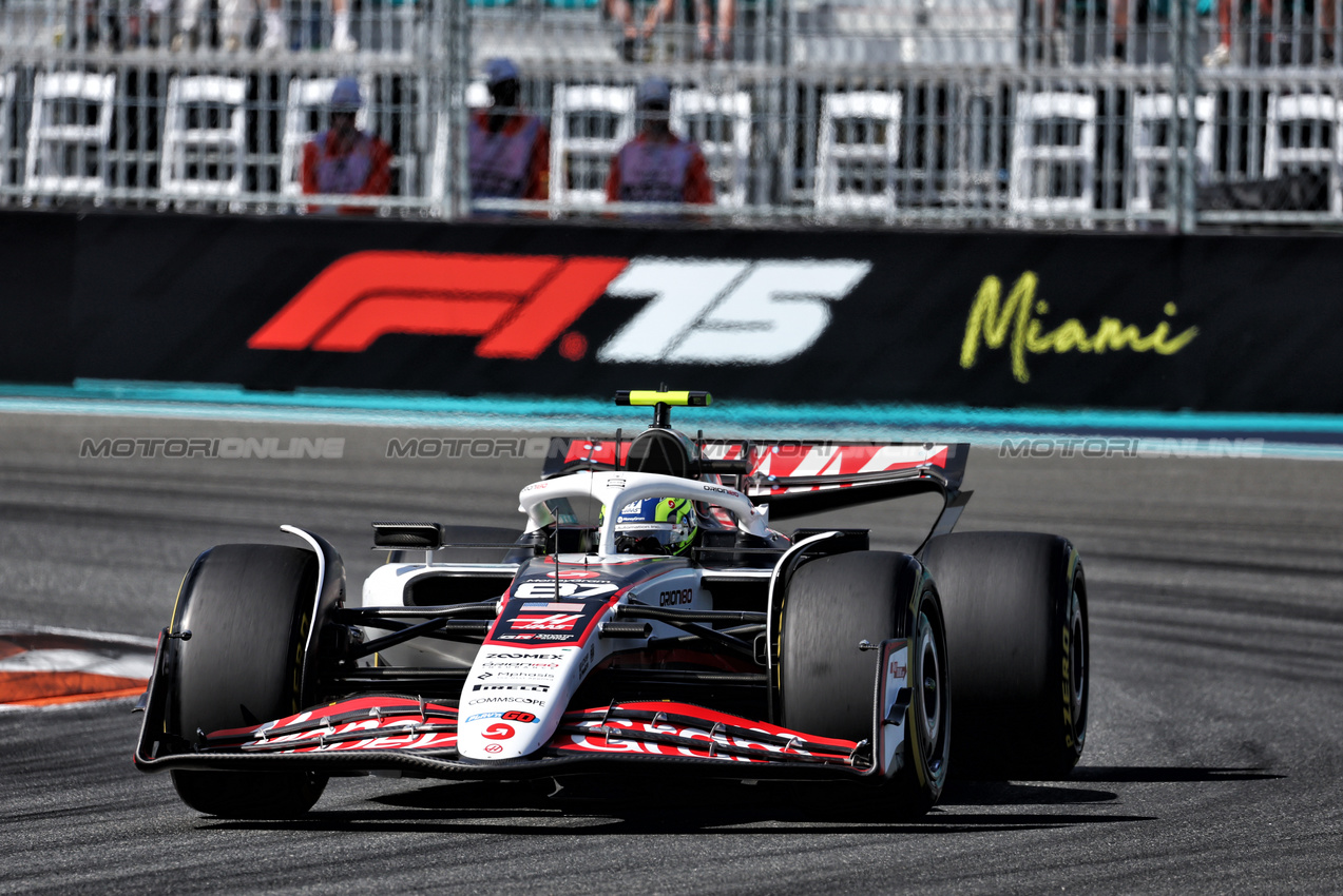 GP MIAMI, Oliver Bearman (GBR) Haas VF-25.

02.05.2025. Formula 1 World Championship, Rd 6, Miami Grand Prix, Miami, Florida, USA, Sprint Qualifiche Day.

- www.xpbimages.com, EMail: requests@xpbimages.com © Copyright: Moy / XPB Images