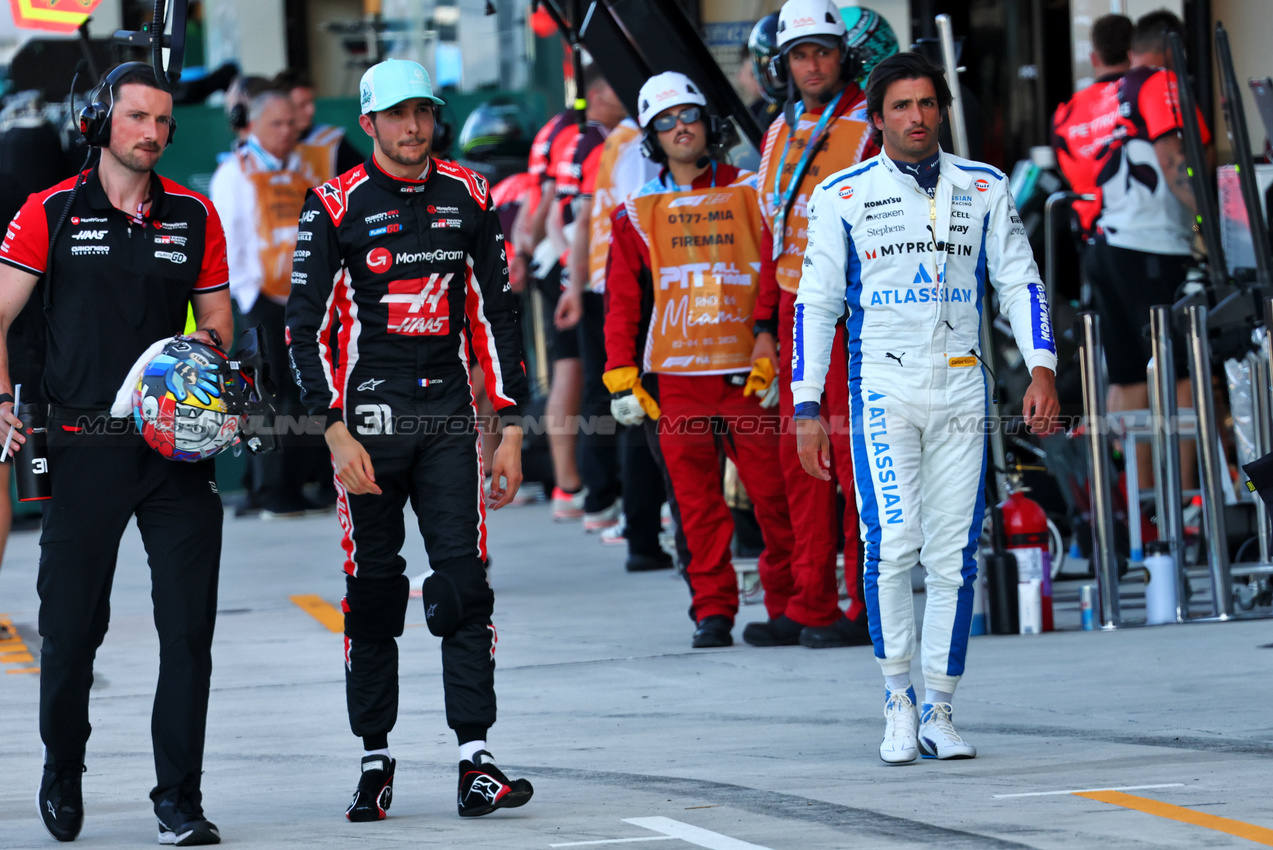 GP MIAMI, Esteban Ocon (FRA) Haas F1 Team e Carlos Sainz (ESP) Atlassian Williams Racing.

02.05.2025. Formula 1 World Championship, Rd 6, Miami Grand Prix, Miami, Florida, USA, Sprint Qualifiche Day.

- www.xpbimages.com, EMail: requests@xpbimages.com © Copyright: Batchelor / XPB Images