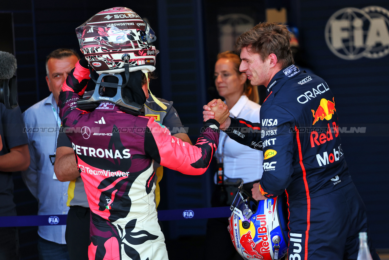GP MIAMI, (L to R): Andrea Kimi Antonelli (ITA) Mercedes AMG F1 celebrates pole position in Sprint qualifying parc ferme with Max Verstappen (NLD) Red Bull Racing.

02.05.2025. Formula 1 World Championship, Rd 6, Miami Grand Prix, Miami, Florida, USA, Sprint Qualifiche Day.

- www.xpbimages.com, EMail: requests@xpbimages.com © Copyright: Batchelor / XPB Images