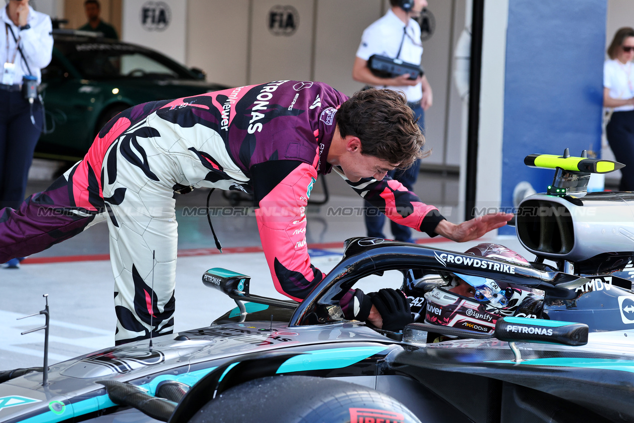 GP MIAMI, (L to R): George Russell (GBR) Mercedes AMG F1 congratulates Sprint pole sitter Andrea Kimi Antonelli (ITA) Mercedes AMG F1 W16 in qualifying parc ferme.

02.05.2025. Formula 1 World Championship, Rd 6, Miami Grand Prix, Miami, Florida, USA, Sprint Qualifiche Day.

- www.xpbimages.com, EMail: requests@xpbimages.com © Copyright: Moy / XPB Images
