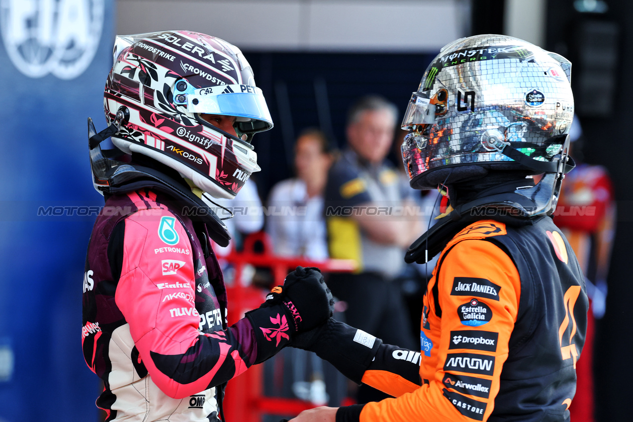 GP MIAMI, (L to R): Andrea Kimi Antonelli (ITA) Mercedes AMG F1 celebrates his pole position in Sprint qualifying parc ferme with Lando Norris (GBR) McLaren.

02.05.2025. Formula 1 World Championship, Rd 6, Miami Grand Prix, Miami, Florida, USA, Sprint Qualifiche Day.

- www.xpbimages.com, EMail: requests@xpbimages.com © Copyright: Moy / XPB Images
