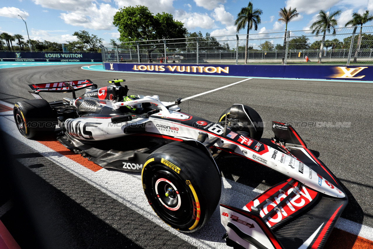 GP MIAMI, Oliver Bearman (GBR) Haas VF-25.

02.05.2025. Formula 1 World Championship, Rd 6, Miami Grand Prix, Miami, Florida, USA, Sprint Qualifiche Day.

- www.xpbimages.com, EMail: requests@xpbimages.com © Copyright: Bearne / XPB Images