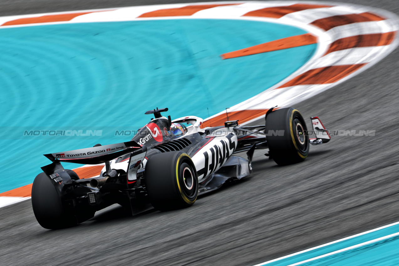 GP MIAMI, Esteban Ocon (FRA) Haas VF-25.

02.05.2025. Formula 1 World Championship, Rd 6, Miami Grand Prix, Miami, Florida, USA, Sprint Qualifiche Day.

- www.xpbimages.com, EMail: requests@xpbimages.com © Copyright: Bearne / XPB Images