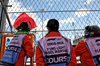 GP MIAMI, Circuit Atmosfera - marshals wave a red flag.

02.05.2025. Formula 1 World Championship, Rd 6, Miami Grand Prix, Miami, Florida, USA, Sprint Qualifiche Day.

- www.xpbimages.com, EMail: requests@xpbimages.com © Copyright: Bearne / XPB Images
