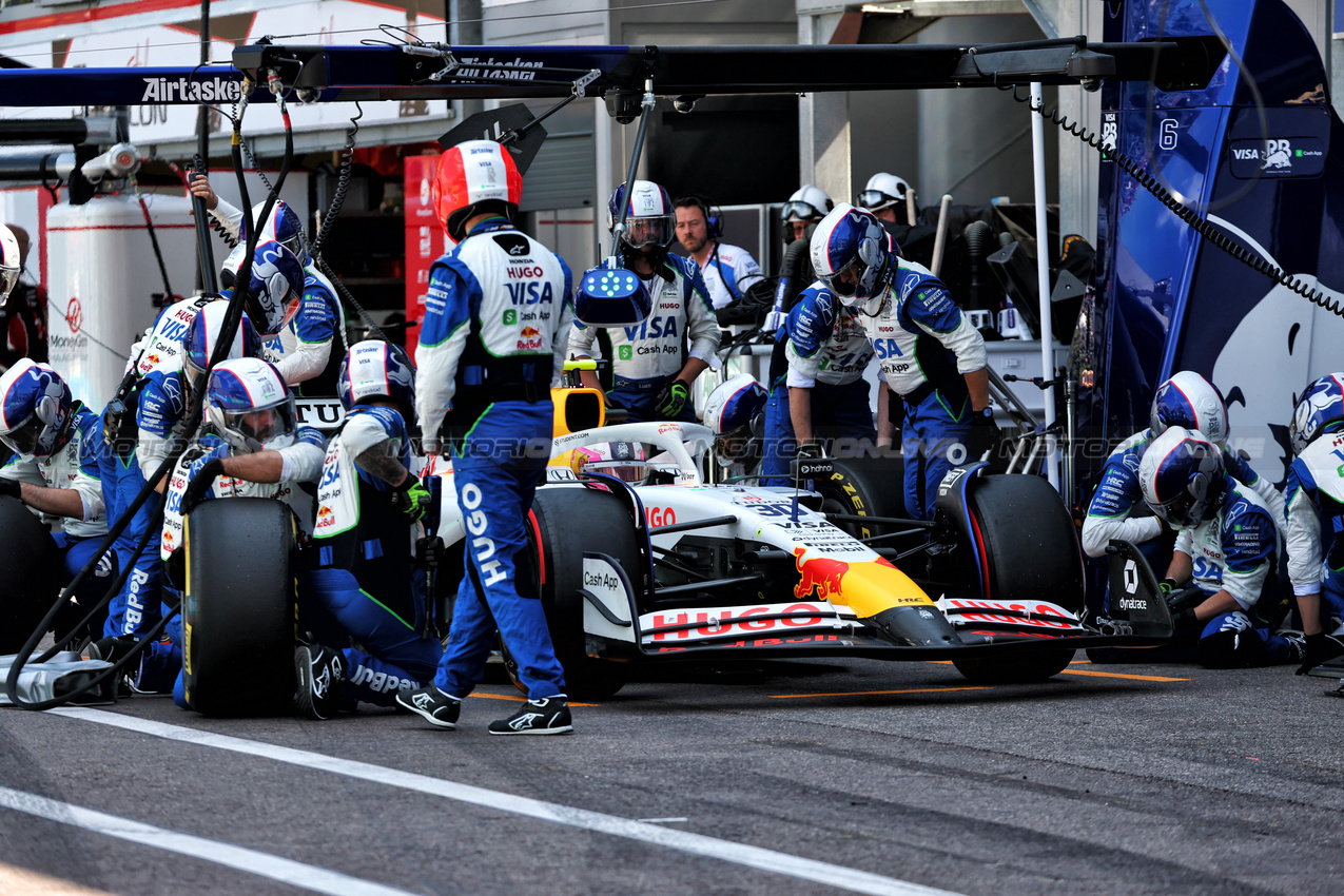 GP MONACO, Liam Lawson (NZL) Racing Bulls VCARB 02 makes a pit stop.

25.05.2025. Formula 1 World Championship, Rd 8, Monaco Grand Prix, Monte Carlo, Monaco, Gara Day.

- www.xpbimages.com, EMail: requests@xpbimages.com © Copyright: Batchelor / XPB Images