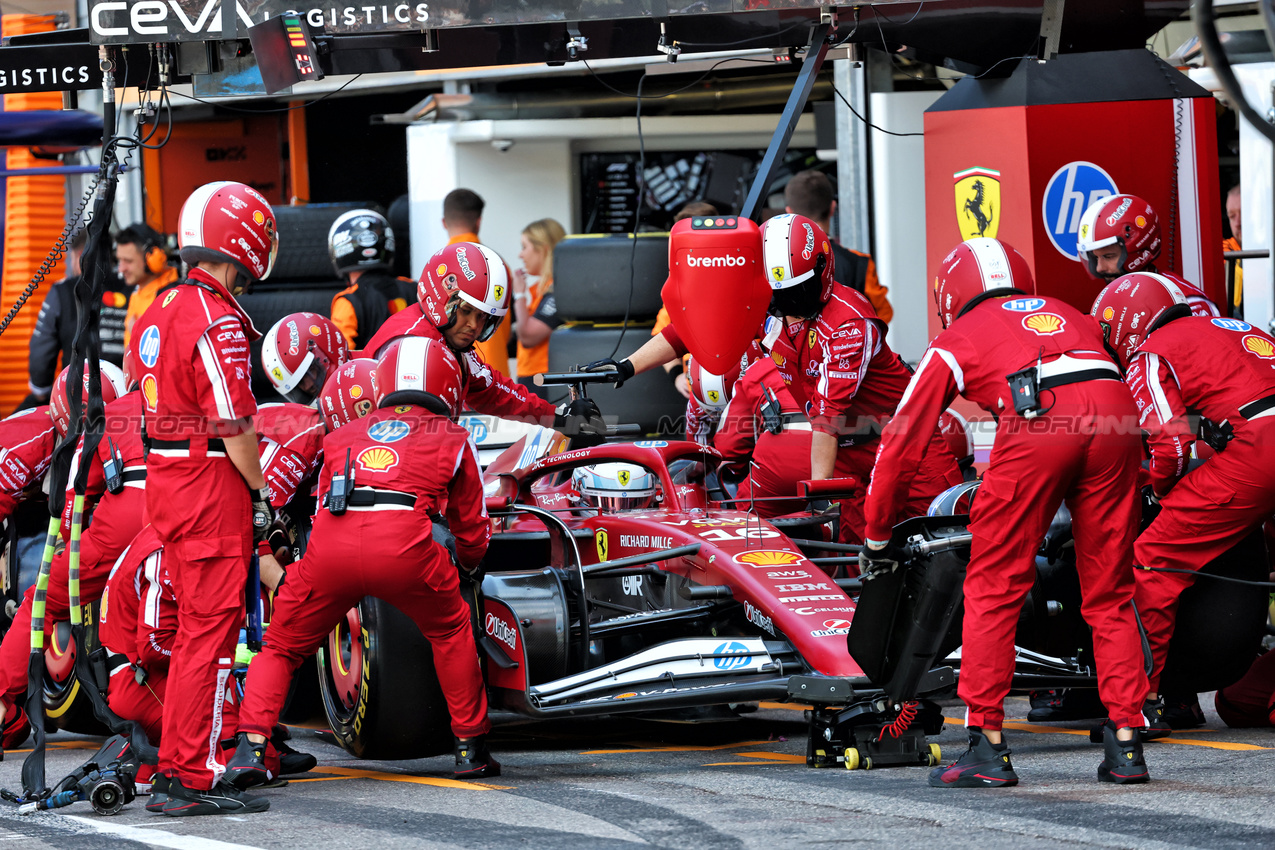 GP MONACO, Charles Leclerc (MON) Ferrari SF-25 makes a pit stop.

25.05.2025. Formula 1 World Championship, Rd 8, Monaco Grand Prix, Monte Carlo, Monaco, Gara Day.

- www.xpbimages.com, EMail: requests@xpbimages.com © Copyright: Batchelor / XPB Images
