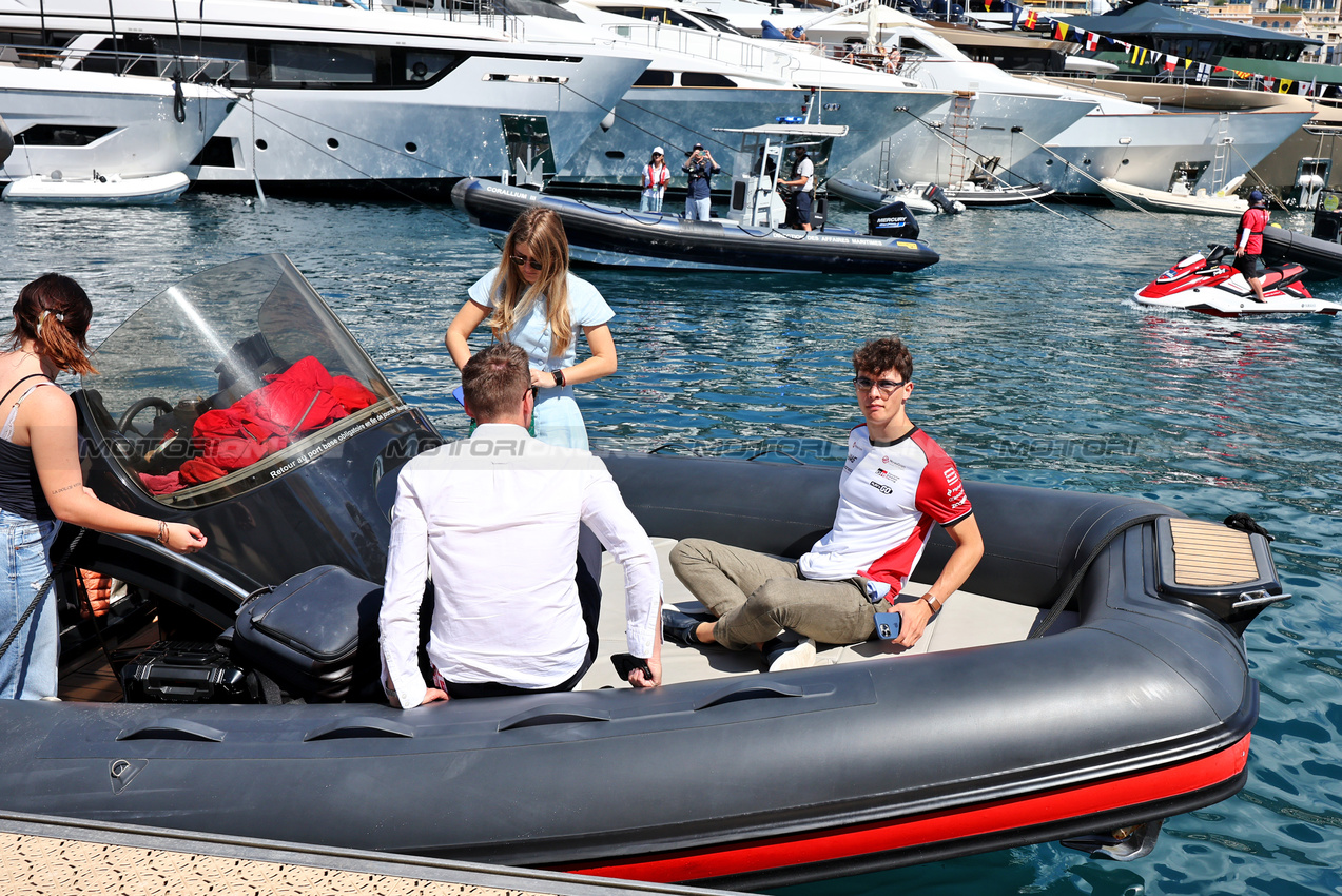 GP MONACO, Oliver Bearman (GBR) Haas F1 Team on a boat in the harbour.

25.05.2025. Formula 1 World Championship, Rd 8, Monaco Grand Prix, Monte Carlo, Monaco, Gara Day.

- www.xpbimages.com, EMail: requests@xpbimages.com © Copyright: Moy / XPB Images