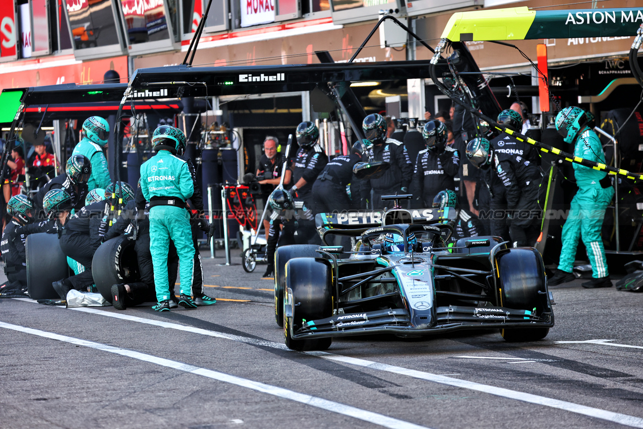 GP MONACO, George Russell (GBR) Mercedes AMG F1 W16 makes a pit stop.

25.05.2025. Formula 1 World Championship, Rd 8, Monaco Grand Prix, Monte Carlo, Monaco, Gara Day.

- www.xpbimages.com, EMail: requests@xpbimages.com © Copyright: Batchelor / XPB Images
