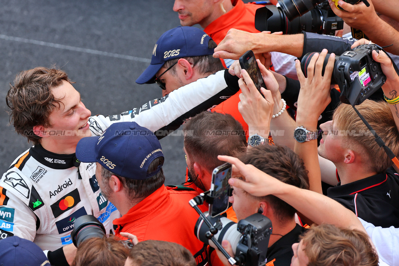 GP MONACO, Oscar Piastri (AUS) McLaren celebrates his third position in parc ferme.

25.05.2025. Formula 1 World Championship, Rd 8, Monaco Grand Prix, Monte Carlo, Monaco, Gara Day.

- www.xpbimages.com, EMail: requests@xpbimages.com © Copyright: Batchelor / XPB Images