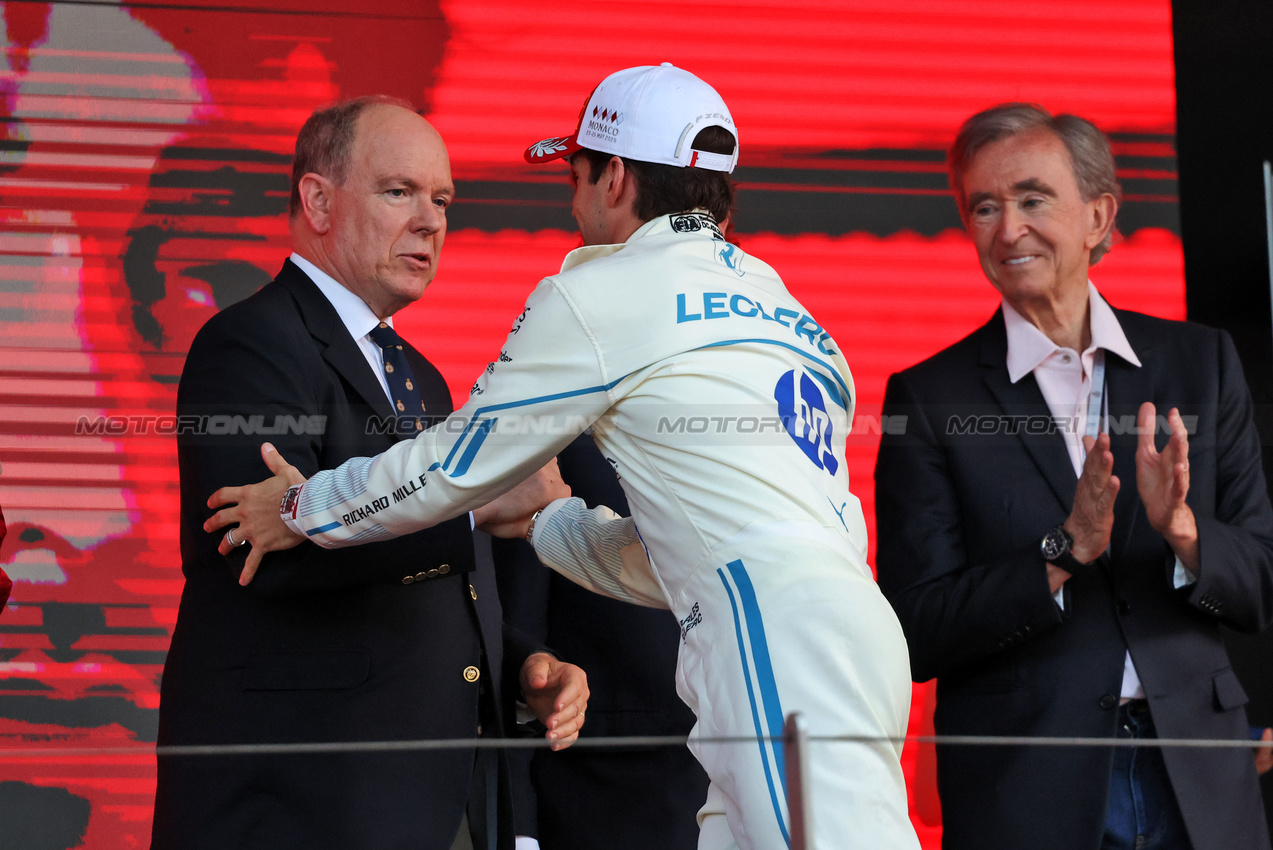 GP MONACO, (L to R): HSH Prince Albert of Monaco (MON) with Charles Leclerc (MON) Ferrari on the podium.

25.05.2025. Formula 1 World Championship, Rd 8, Monaco Grand Prix, Monte Carlo, Monaco, Gara Day.

- www.xpbimages.com, EMail: requests@xpbimages.com © Copyright: Charniaux / XPB Images