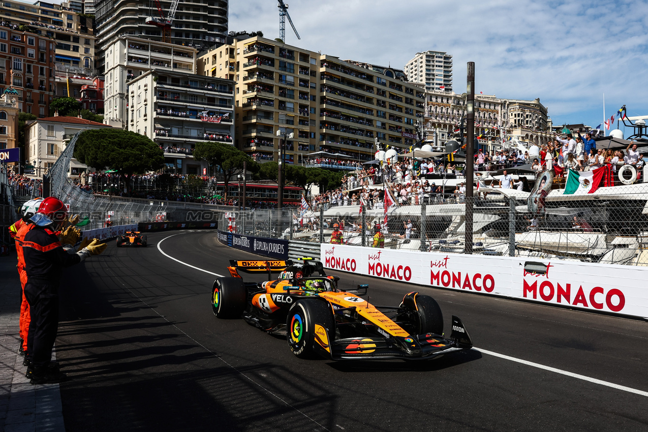GP MONACO, Lando Norris (GBR), McLaren F1 Team 
25.05.2025. Formula 1 World Championship, Rd 8, Monaco Grand Prix, Monte Carlo, Monaco, Gara Day.
- www.xpbimages.com, EMail: requests@xpbimages.com © Copyright: Charniaux / XPB Images