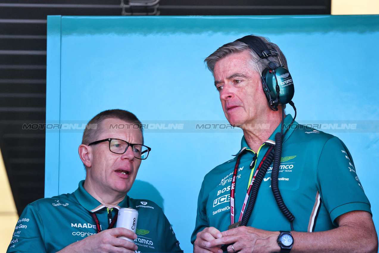 GP MONACO, (L to R): Andy Cowell (GBR) Aston Martin F1 Team Group CEO e Team Principal with Andy Stevenson (GBR) Aston Martin F1 Team Manager.

25.05.2025. Formula 1 World Championship, Rd 8, Monaco Grand Prix, Monte Carlo, Monaco, Gara Day.

- www.xpbimages.com, EMail: requests@xpbimages.com © Copyright: Batchelor / XPB Images