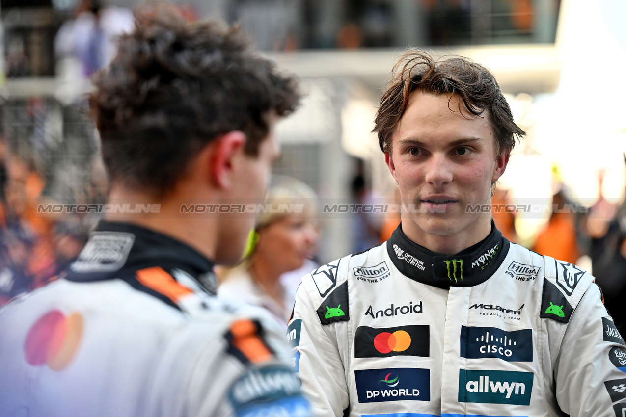GP MONACO, Oscar Piastri (AUS) McLaren with vincitore Lando Norris (GBR) McLaren in parc ferme.

25.05.2025. Formula 1 World Championship, Rd 8, Monaco Grand Prix, Monte Carlo, Monaco, Gara Day.

- www.xpbimages.com, EMail: requests@xpbimages.com © Copyright: Price / XPB Images