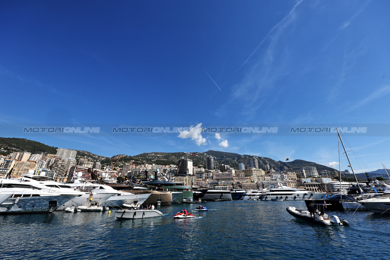 GP MONACO, Boats in the scenic Monaco Harbour.

25.05.2025. Formula 1 World Championship, Rd 8, Monaco Grand Prix, Monte Carlo, Monaco, Gara Day.

- www.xpbimages.com, EMail: requests@xpbimages.com © Copyright: Moy / XPB Images