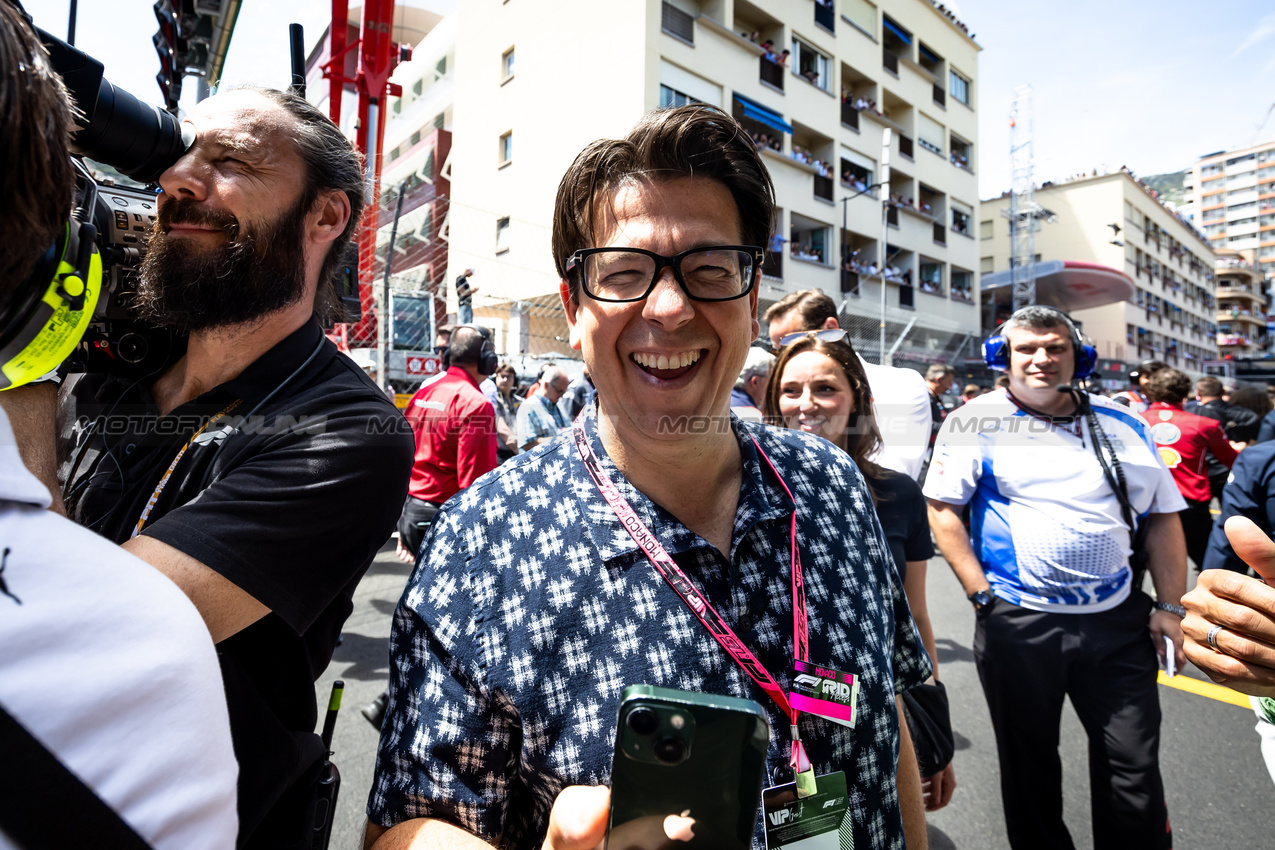 GP MONACO, Michael McIntyre (GBR) TV Personality on the grid.

25.05.2025. Formula 1 World Championship, Rd 8, Monaco Grand Prix, Monte Carlo, Monaco, Gara Day.

- www.xpbimages.com, EMail: requests@xpbimages.com © Copyright: Bearne / XPB Images