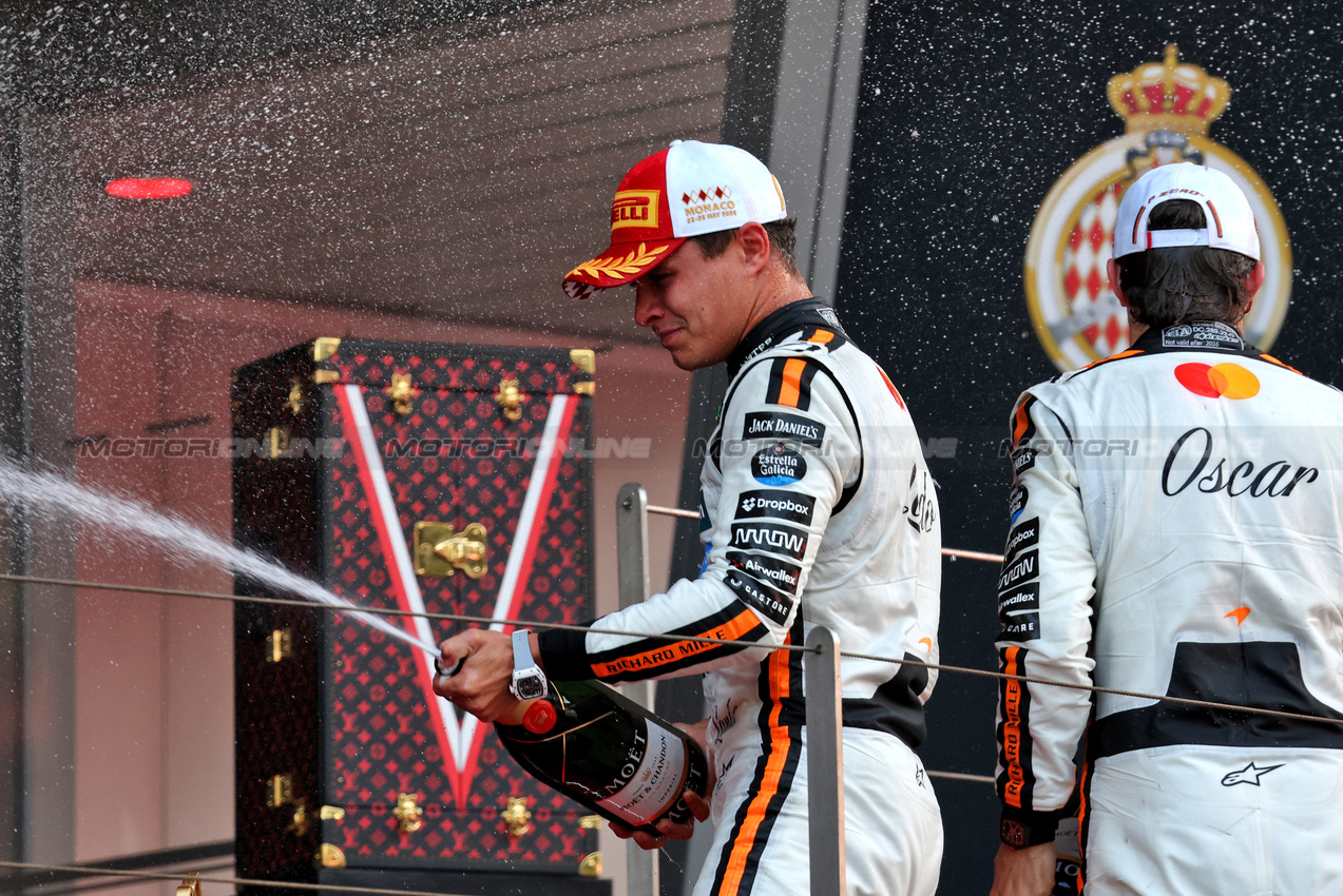 GP MONACO, Gara winner Lando Norris (GBR) McLaren celebrates on the podium with Oscar Piastri (AUS) McLaren.

25.05.2025. Formula 1 World Championship, Rd 8, Monaco Grand Prix, Monte Carlo, Monaco, Gara Day.

- www.xpbimages.com, EMail: requests@xpbimages.com © Copyright: Bearne / XPB Images