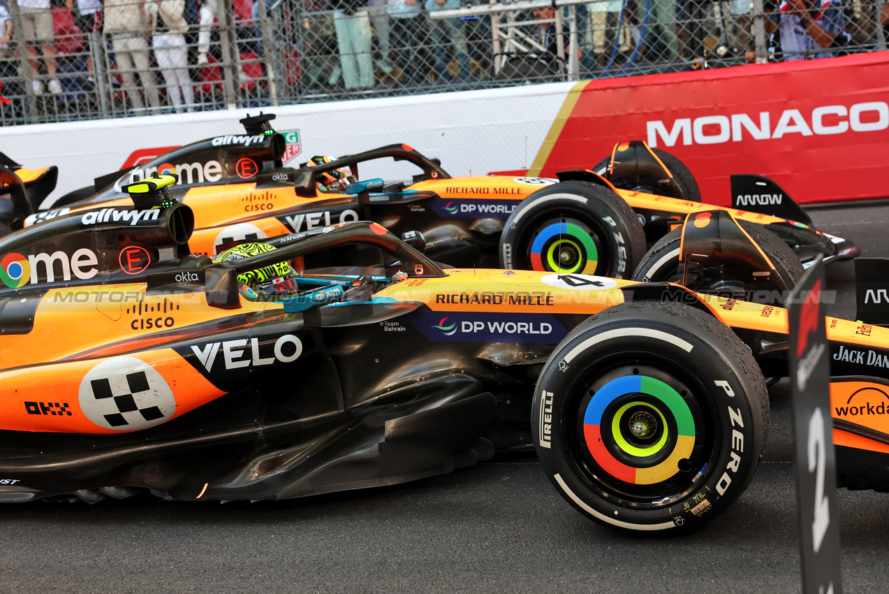 GP MONACO, Gara winner Lando Norris (GBR) McLaren MCL39 e Oscar Piastri (AUS) McLaren MCL39 in parc ferme.

25.05.2025. Formula 1 World Championship, Rd 8, Monaco Grand Prix, Monte Carlo, Monaco, Gara Day.

- www.xpbimages.com, EMail: requests@xpbimages.com © Copyright: Bearne / XPB Images