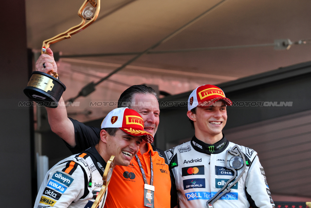 GP MONACO, (L to R): Gara winner Lando Norris (GBR) McLaren on the podium with Zak Brown (USA) McLaren Executive Director e third placed Oscar Piastri (AUS) McLaren.

25.05.2025. Formula 1 World Championship, Rd 8, Monaco Grand Prix, Monte Carlo, Monaco, Gara Day.

- www.xpbimages.com, EMail: requests@xpbimages.com © Copyright: Bearne / XPB Images