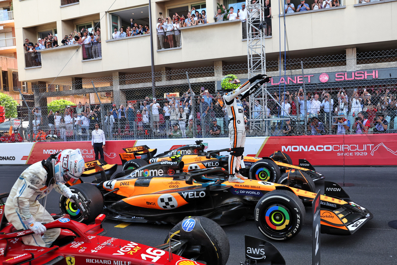 GP MONACO, Gara winner Lando Norris (GBR) McLaren MCL39 celebrates in parc ferme.

25.05.2025. Formula 1 World Championship, Rd 8, Monaco Grand Prix, Monte Carlo, Monaco, Gara Day.

- www.xpbimages.com, EMail: requests@xpbimages.com © Copyright: Bearne / XPB Images