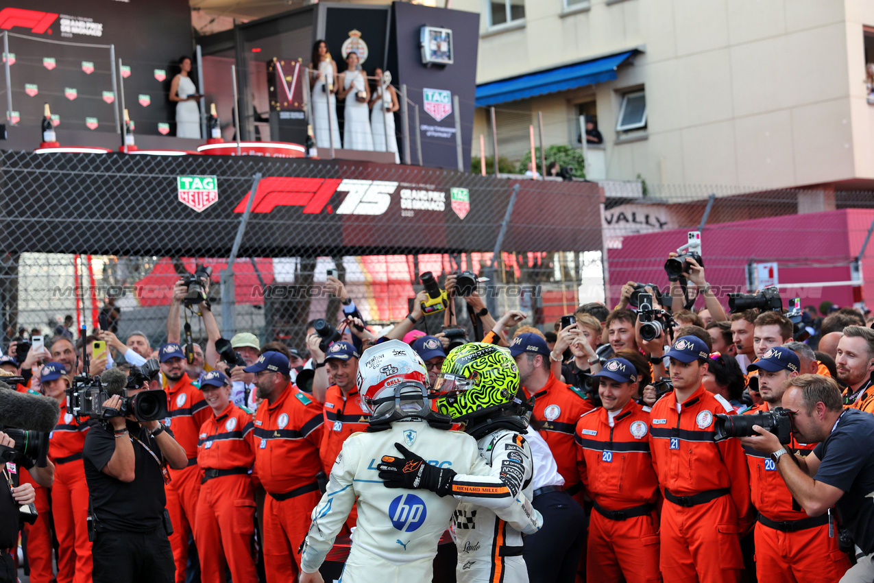 GP MONACO, Gara winner Lando Norris (GBR) McLaren celebrates in parc ferme with second placed Charles Leclerc (MON) Ferrari.

25.05.2025. Formula 1 World Championship, Rd 8, Monaco Grand Prix, Monte Carlo, Monaco, Gara Day.

- www.xpbimages.com, EMail: requests@xpbimages.com © Copyright: Bearne / XPB Images