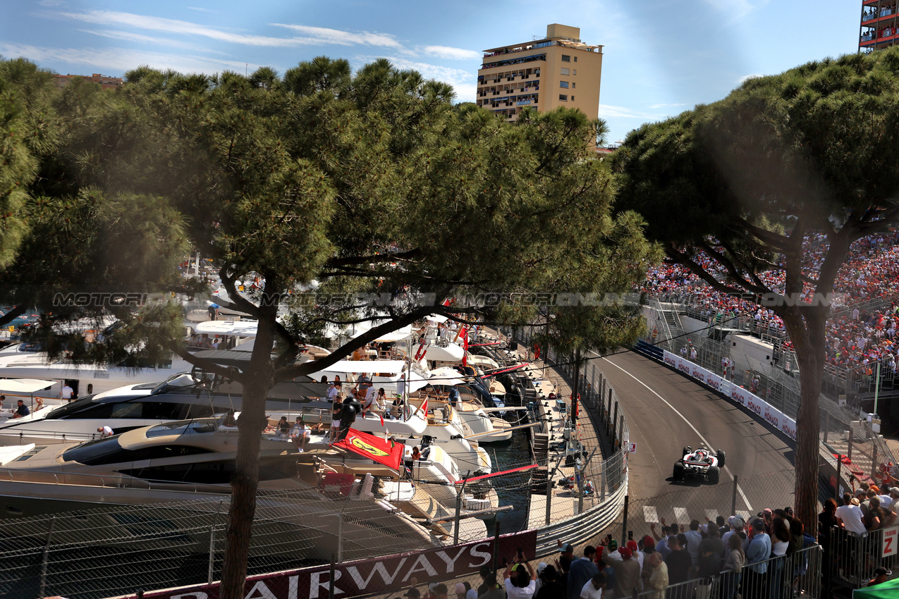 GP MONACO, Esteban Ocon (FRA) Haas VF-25.

25.05.2025. Formula 1 World Championship, Rd 8, Monaco Grand Prix, Monte Carlo, Monaco, Gara Day.

- www.xpbimages.com, EMail: requests@xpbimages.com © Copyright: Bearne / XPB Images
