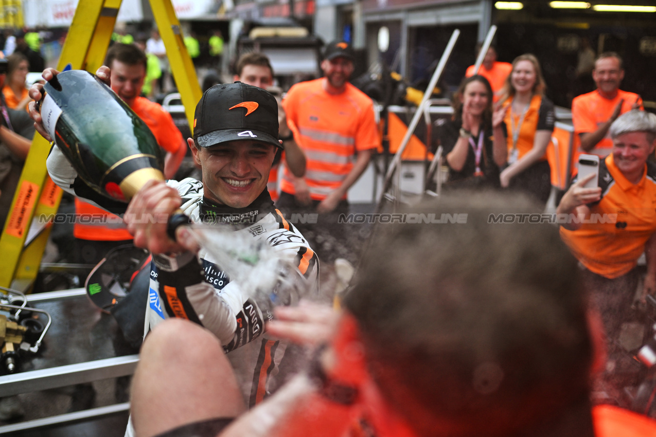 GP MONACO, Gara winner Lando Norris (GBR) McLaren celebrates with the team.

25.05.2025. Formula 1 World Championship, Rd 8, Monaco Grand Prix, Monte Carlo, Monaco, Gara Day.

- www.xpbimages.com, EMail: requests@xpbimages.com © Copyright: Price / XPB Images