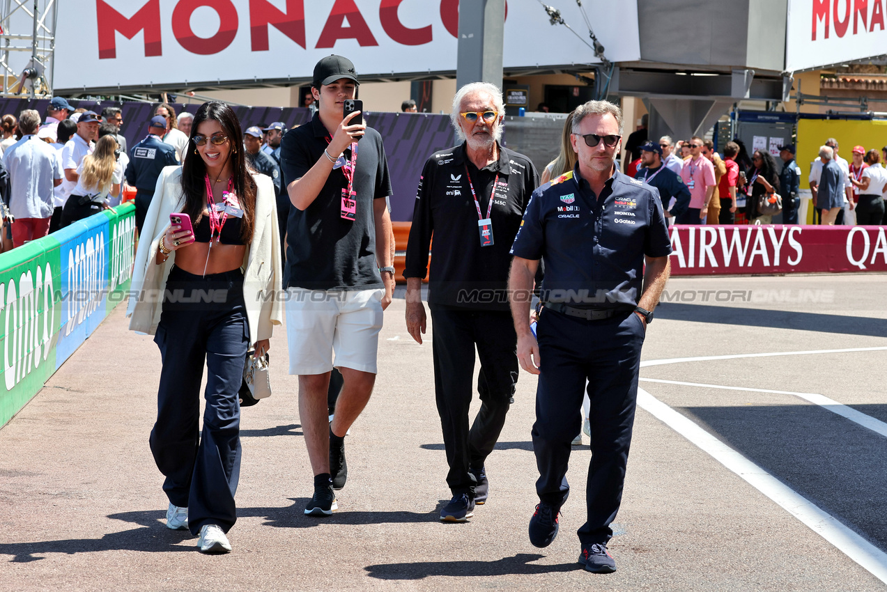 GP MONACO, Christian Horner (GBR) Red Bull Racing Team Principal e Flavio Briatore (ITA) Alpine F1 Team Executive Advisor.

25.05.2025. Formula 1 World Championship, Rd 8, Monaco Grand Prix, Monte Carlo, Monaco, Gara Day.

- www.xpbimages.com, EMail: requests@xpbimages.com © Copyright: Moy / XPB Images