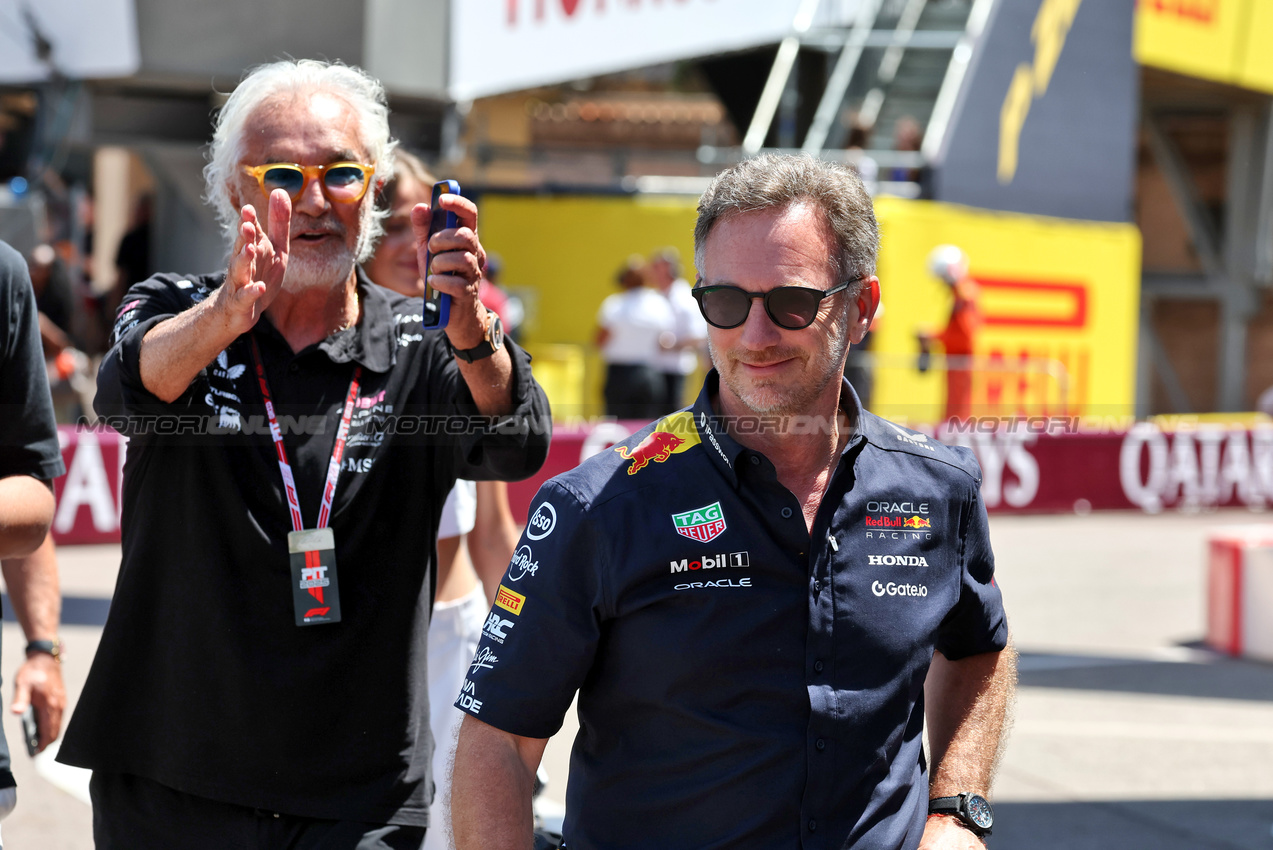 GP MONACO, Christian Horner (GBR) Red Bull Racing Team Principal e Flavio Briatore (ITA) Alpine F1 Team Executive Advisor.

25.05.2025. Formula 1 World Championship, Rd 8, Monaco Grand Prix, Monte Carlo, Monaco, Gara Day.

- www.xpbimages.com, EMail: requests@xpbimages.com © Copyright: Moy / XPB Images