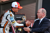 GP MONACO, Gara winner Lando Norris (GBR) McLaren celebrates on the podium with HSH Prince Albert of Monaco (MON).

25.05.2025. Formula 1 World Championship, Rd 8, Monaco Grand Prix, Monte Carlo, Monaco, Gara Day.

- www.xpbimages.com, EMail: requests@xpbimages.com © Copyright: Bearne / XPB Images