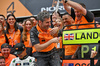 GP MONACO, Andrea Stella (ITA) McLaren Team Principal celebrates a 1-3 finish with Zak Brown (USA) McLaren Executive Director e the team.

25.05.2025. Formula 1 World Championship, Rd 8, Monaco Grand Prix, Monte Carlo, Monaco, Gara Day.

- www.xpbimages.com, EMail: requests@xpbimages.com © Copyright: Price / XPB Images