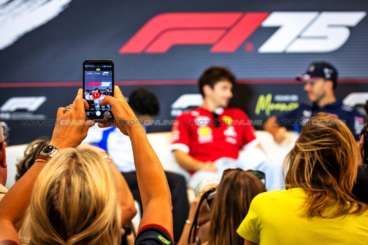 GP MONACO, (L to R): Isack Hadjar (FRA) Racing Bulls; Charles Leclerc (MON) Ferrari; e Pierre Gasly (FRA) Alpine F1 Team, in the FIA Press Conference.

22.05.2025. Formula 1 World Championship, Rd 8, Monaco Grand Prix, Monte Carlo, Monaco, Preparation Day.

- www.xpbimages.com, EMail: requests@xpbimages.com © Copyright: Bearne / XPB Images