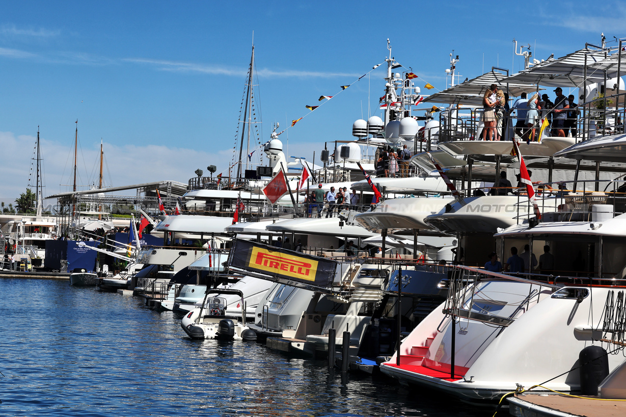 GP MONACO, Boats in the scenic Monaco Harbour.

22.05.2025. Formula 1 World Championship, Rd 8, Monaco Grand Prix, Monte Carlo, Monaco, Preparation Day.

- www.xpbimages.com, EMail: requests@xpbimages.com © Copyright: Moy / XPB Images