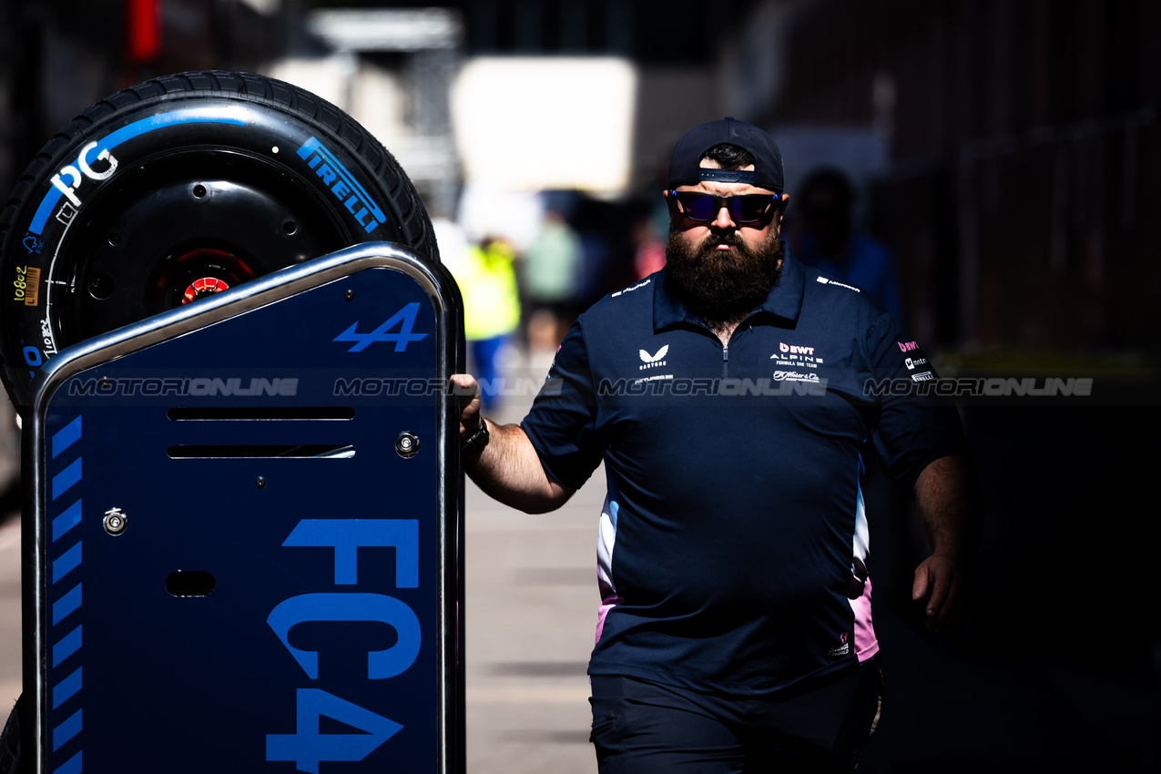 GP MONACO, Alpine F1 Team mechanic.

22.05.2025. Formula 1 World Championship, Rd 8, Monaco Grand Prix, Monte Carlo, Monaco, Preparation Day.

- www.xpbimages.com, EMail: requests@xpbimages.com © Copyright: Bearne / XPB Images