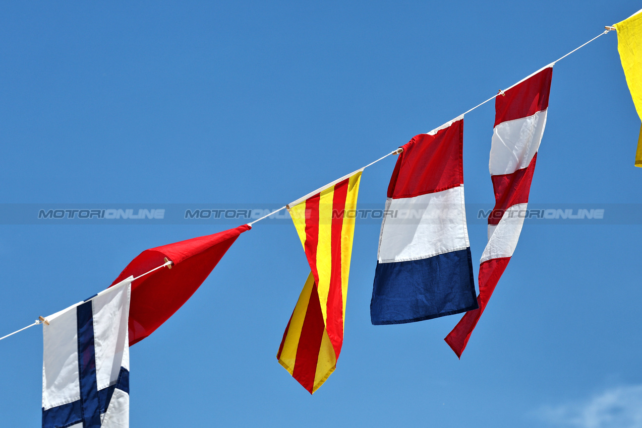 GP MONACO, Circuit Atmosfera - boat flags.

22.05.2025. Formula 1 World Championship, Rd 8, Monaco Grand Prix, Monte Carlo, Monaco, Preparation Day.

- www.xpbimages.com, EMail: requests@xpbimages.com © Copyright: Moy / XPB Images