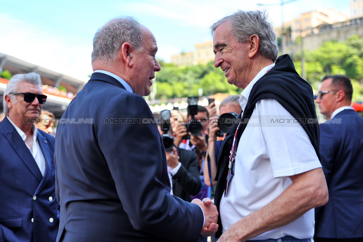GP MONACO, (L to R): HSH Prince Albert of Monaco (MON) with Bernard Arnault (FRA) LVMH Founder, Chairman e CEO.

24.05.2025. Formula 1 World Championship, Rd 8, Monaco Grand Prix, Monte Carlo, Monaco, Qualifiche Day.

- www.xpbimages.com, EMail: requests@xpbimages.com © Copyright: Batchelor / XPB Images