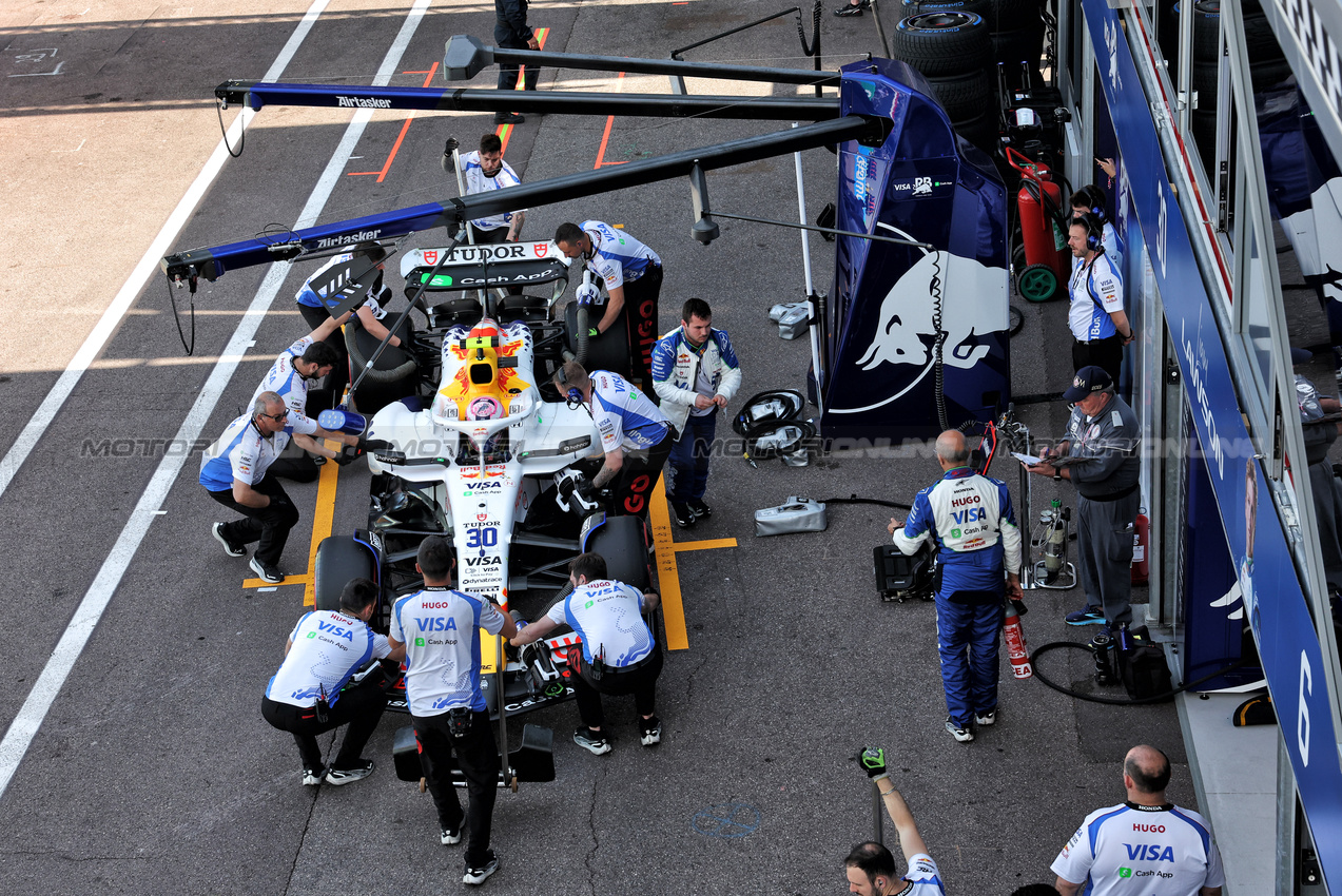 GP MONACO, Liam Lawson (NZL) Racing Bulls VCARB 02 in the pits.

24.05.2025. Formula 1 World Championship, Rd 8, Monaco Grand Prix, Monte Carlo, Monaco, Qualifiche Day.

- www.xpbimages.com, EMail: requests@xpbimages.com © Copyright: Bearne / XPB Images
